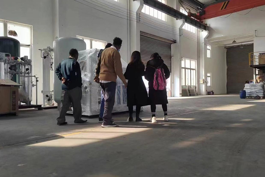 インドの顧客が「江蘇羅明」工場を訪問し、20Nm3/hの酸素発生器のインク契約を締結