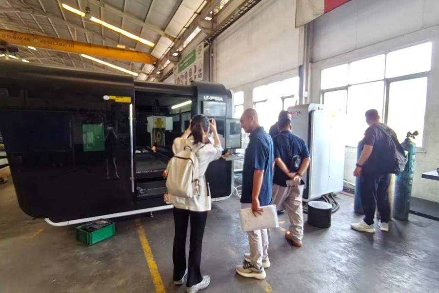 インドネシアの顧客訪問