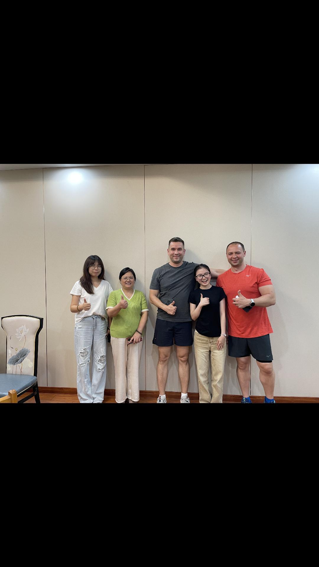 ロシアのクライアントが現場検査のため羅明精製を訪問